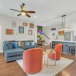 Cma Fest The Bluebelle E Nash Songwriter 3 Bed 3 Bath Hot Tub Fenced Yard 30 Or Days By Skyrun Holiday home Nashville