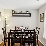 Holiday home Stylish Vibe 2 Bed 2 Bath 30 Or Days By Skyrun
