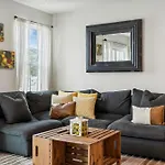 Stylish Vibe 2 Bed 2 Bath 30 Or Days By Skyrun Holiday home *