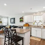 Stylish Vibe 2 Bed 2 Bath 30 Or Days By Skyrun *