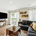 Holiday home Stylish Vibe 2 Bed 2 Bath 30 Or Days By Skyrun Nashville