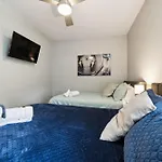 Spacious 3-story Townhome W Rooftop & Views Holiday home *