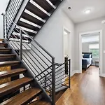 Spacious 3-story Townhome W Rooftop & Views *