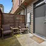 Holiday home Spacious 3-story Townhome W Rooftop & Views