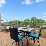 Holiday home Spacious 3-story Townhome W Rooftop & Views