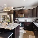 Holiday home Spacious 3-story Townhome W Rooftop & Views *
