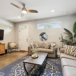 Spacious 3-story Townhome W Rooftop & Views *