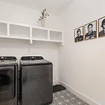 Citrine-Private Patio & Balcony-Near Germantown