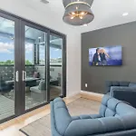 Bootleg Parlor-Private Deck-Fire Pit-Near Broadway