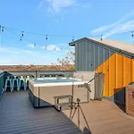 Holiday home 4 Rooftop Decks 4 Hot Tubs Game & Sauna