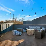 Holiday home 4 Rooftop Decks 4 Hot Tubs Game & Sauna *