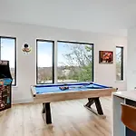 4 Rooftop Decks 4 Hot Tubs Game & Sauna Holiday home