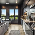 The Smokeshow On Music Row Near Broadway In Downtown Nashville- Pool, Gym, Patio Holiday home *