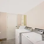 Super 8 By Wyndham Hermitage Motel 2*