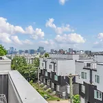 Huge Rooftop 5 Mins To Dwtn Sleeps 12