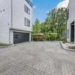 The Jameson House - Downtown Views From Rooftop Lounge