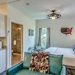 Rustic Studio Walkable To Music Row! By Stay Local Nashville