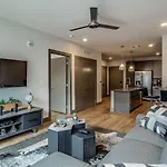 The Houston Flat - Monthly Furnished Rental! By Stay Local Nashville