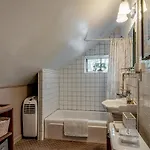 The Honey Bee Suite By Stay Local Nashville