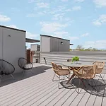 Private Rooftop With Garage Walk To Restaurants Shops And Coffee Holiday home