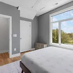 Private Rooftop With Garage Walk To Restaurants Shops And Coffee Holiday home *