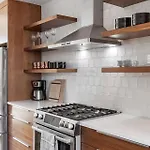 Holiday home Private Rooftop With Garage Walk To Restaurants Shops And Coffee *