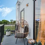 New 2 Luxe Penthouses With Balcony And Views Apartment Nashville