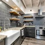 Skyline With Penthouse & Rooftop Deck 6br By Maddox *