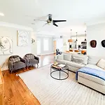 Belmont And Broadway Great For Groups * Nashville