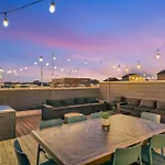 Rooftop Deck 2 Car Garage Near Downtown