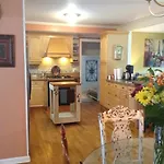 The Place Between The Lakes 4 Bedrooms 4 Beds