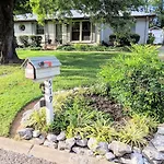 The Place Between The Lakes 4 Bedrooms 4 Beds