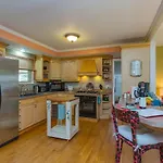 The Place Between The Lakes 4 Bedrooms 4 Beds *