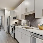 19th & Wedgewood Apartment