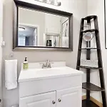 Apartment Polk 401 *