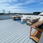 10 Min To Broadway+Modern Cowboy Retreat+Rooftop