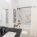 New Build Sleeps 12 2 Condos Modern Design Near Downtown Nashville