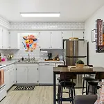 Pink Dreams - Walk To Live Music, Bars, Restaurants - Free Parking *