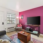 Pink Dreams - Walk To Live Music, Bars, Restaurants - Free Parking Holiday home Nashville