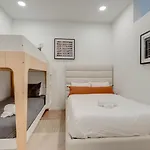 Stylish Riverfront Condo Eve 305 - Free Parking