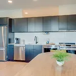 Stylish Riverfront Eve 305 - Free Parking Holiday home *