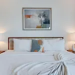 Boutique Condo On Nashville Riverfront- Park Free