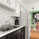 Apartment Dollys Dreamhouse, Mean Girls Retreat Unit 8