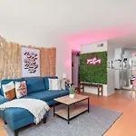 Apartment Dollys Dreamhouse, Mean Girls Retreat Unit 8