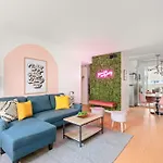 Cozy Country Legends Apt, Music Row Retreat *