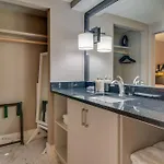 Charming Retreat For 2 Near Downtown & Broadway Apartment