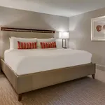Charming Retreat For 2 Near Downtown & Broadway *