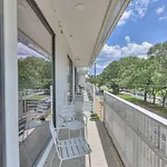 Amazing Downtown W Pool And Free Parking Apartment *