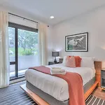 Amazing Downtown Condo W Pool And Free Parking