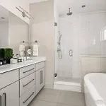 Stella | Downtown Gulch | 7 Min Drive To Broadway! Holiday home *